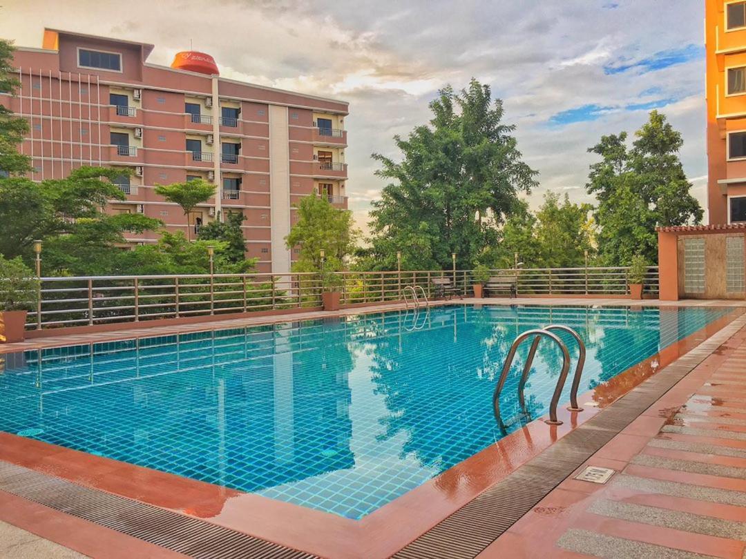 The Route Sriracha Hotel And Residence Ban Laem Chabang Екстериор снимка